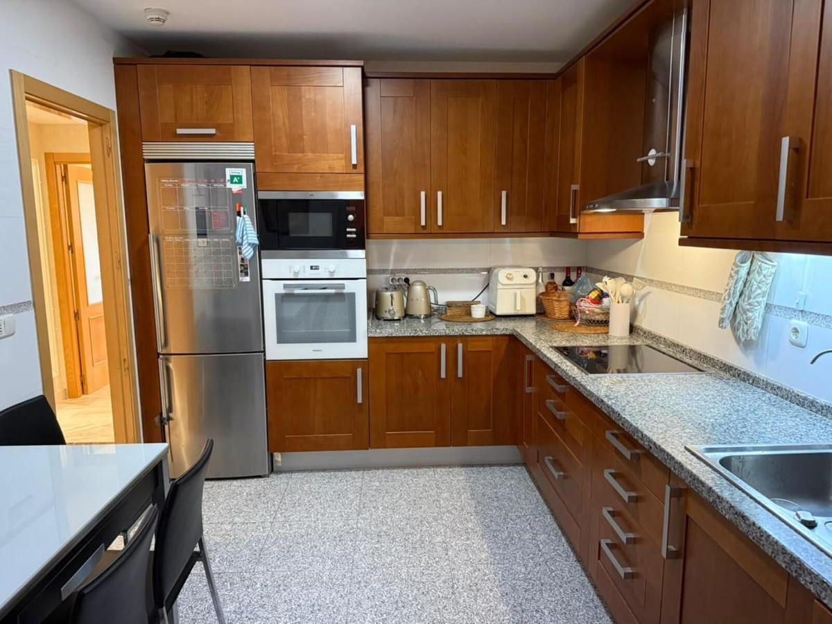 2 Bedroom Apartment in Estepona - Photo 12