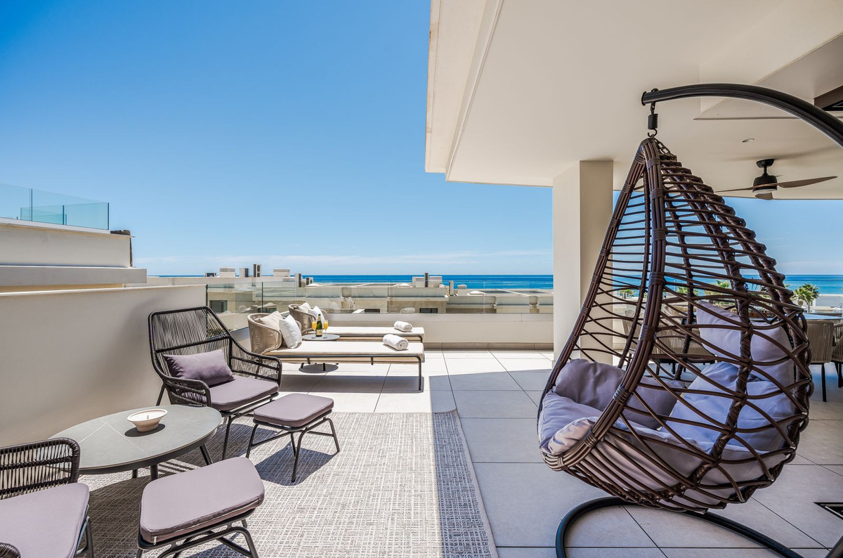 3 Bedroom Apartment in Estepona - Photo 6