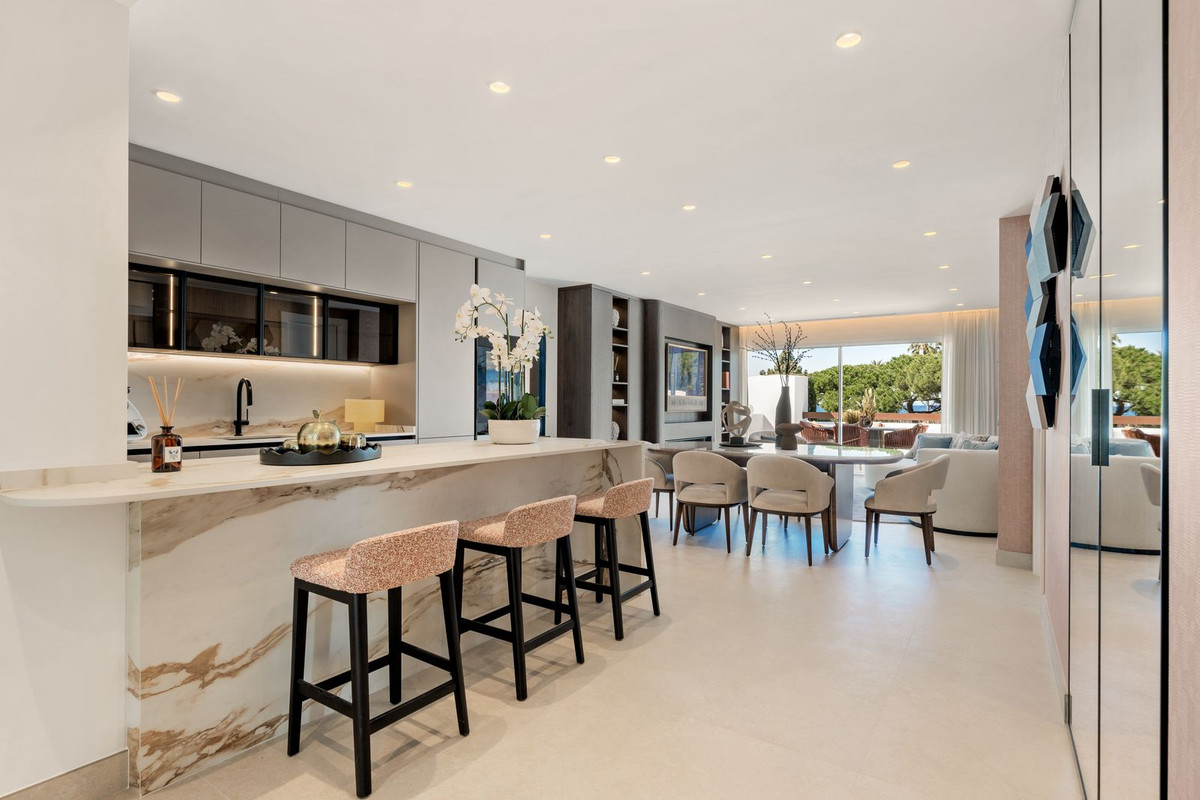 3 Bedroom Apartment in Marbella - Photo 3