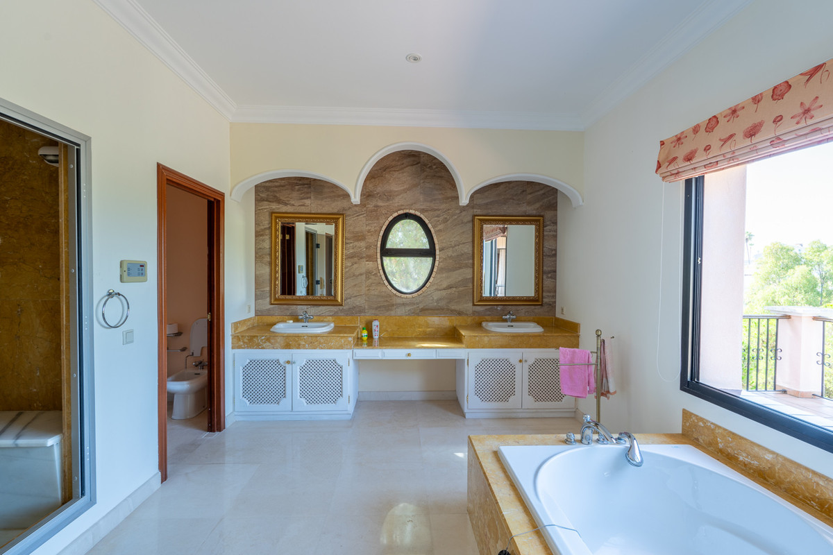 8 Bedroom Villa in Benahavís - Фото 19