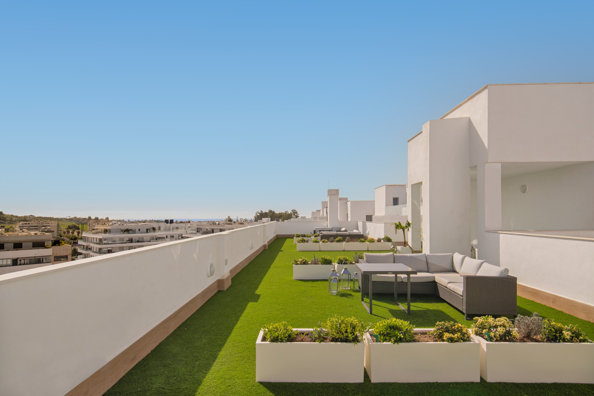 2 Bedroom Apartment in Marbella - Photo 23