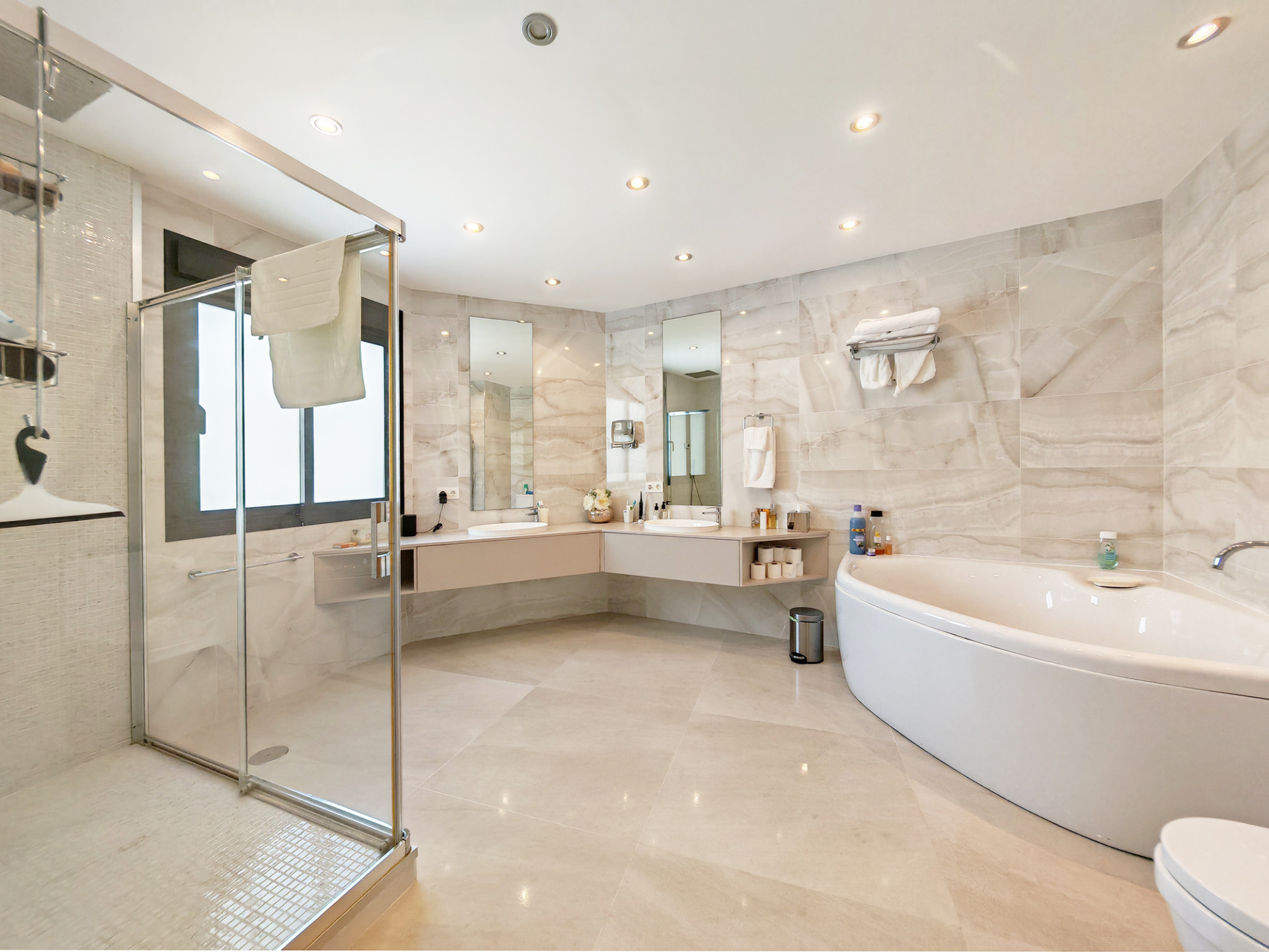5 Bedroom Villa in Marbella - Photo 18