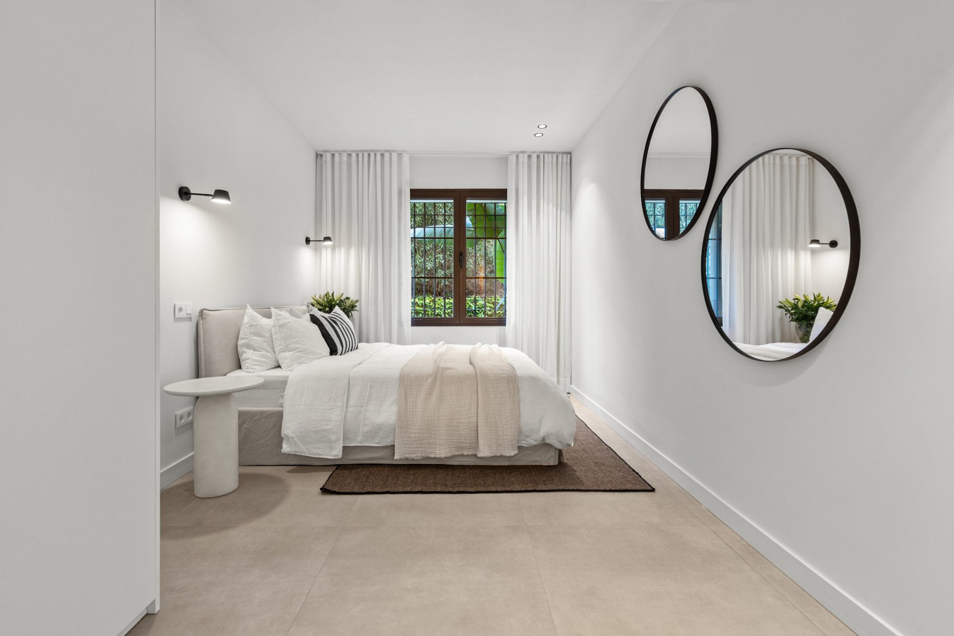 2 Bedroom Apartment in Estepona - Photo 9