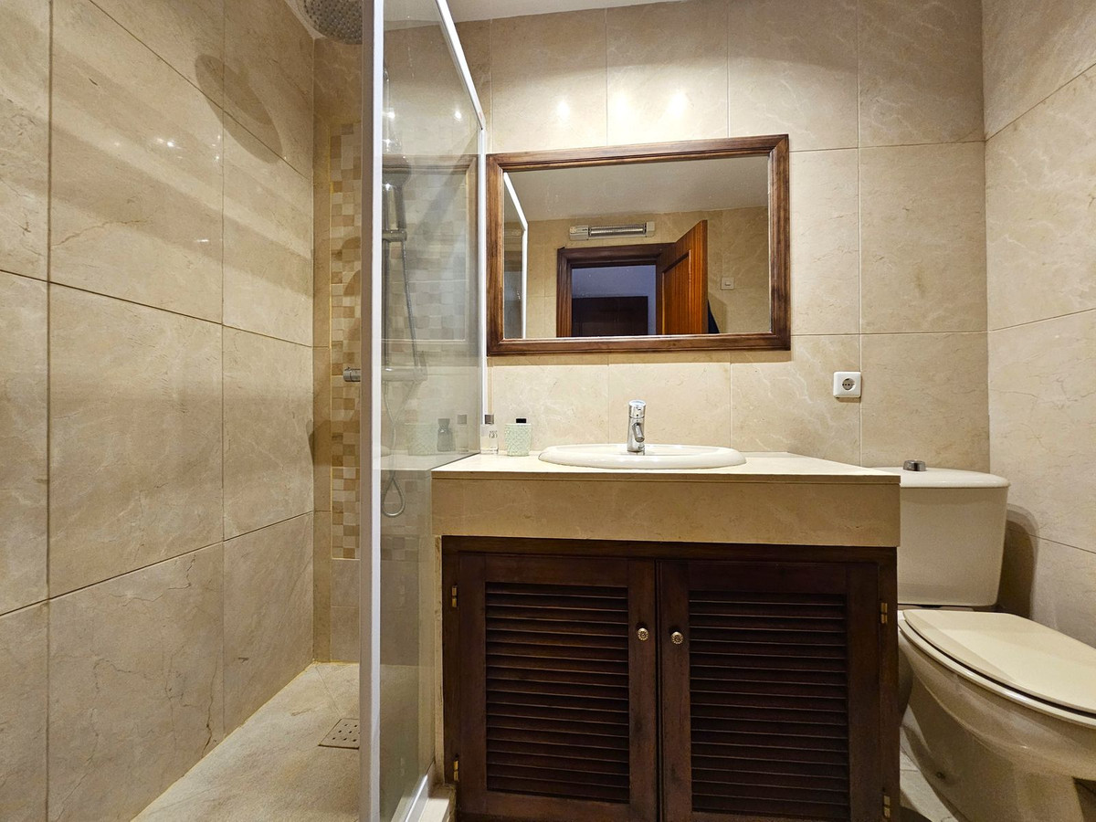 3 Bedroom Townhouse in Benahavís - Photo 13