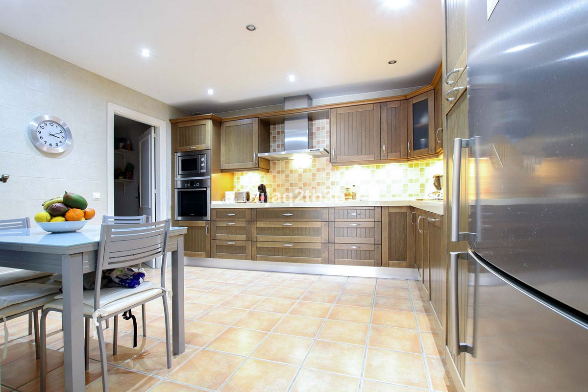 3 Bedroom Apartment in Marbella - Фото 3