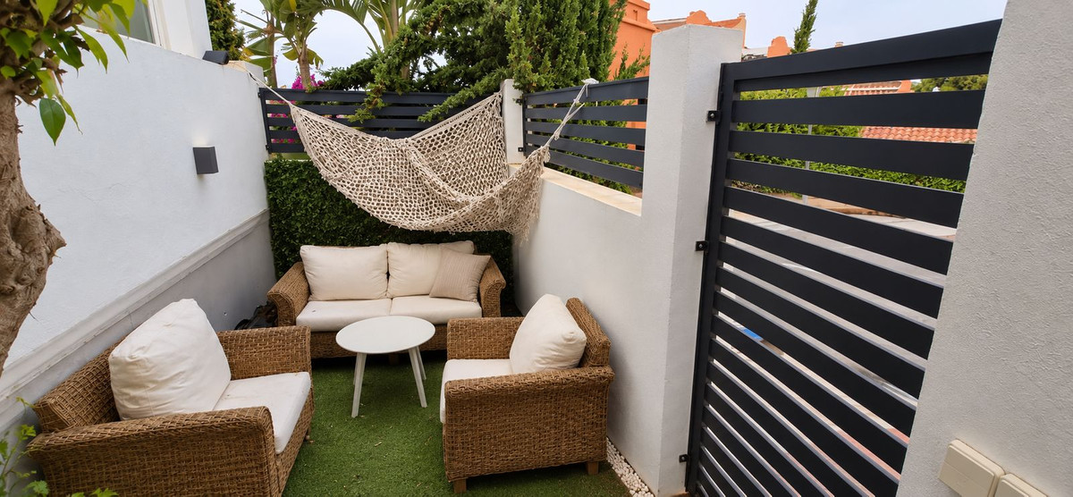 2 Bedroom Townhouse in Marbella - Photo 2