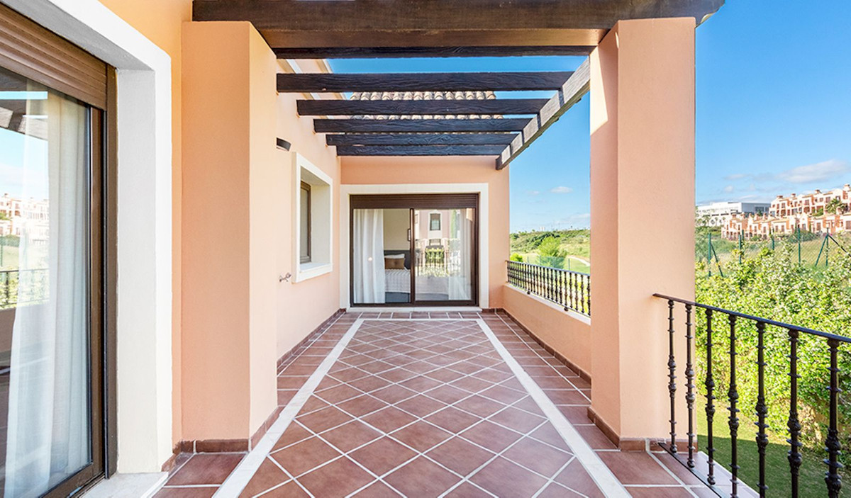 4 Bedroom Villa in Estepona - Photo 12