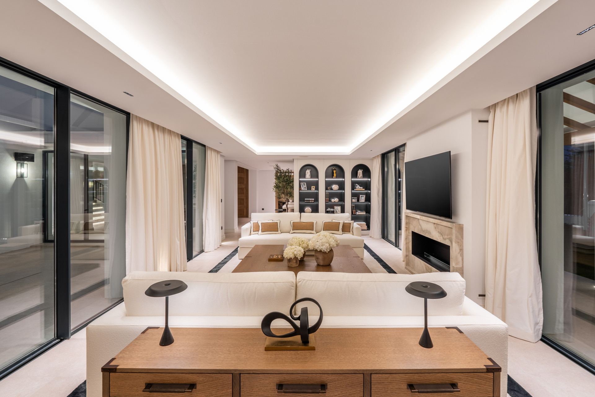 5 Bedroom Villa in Marbella - Photo 8