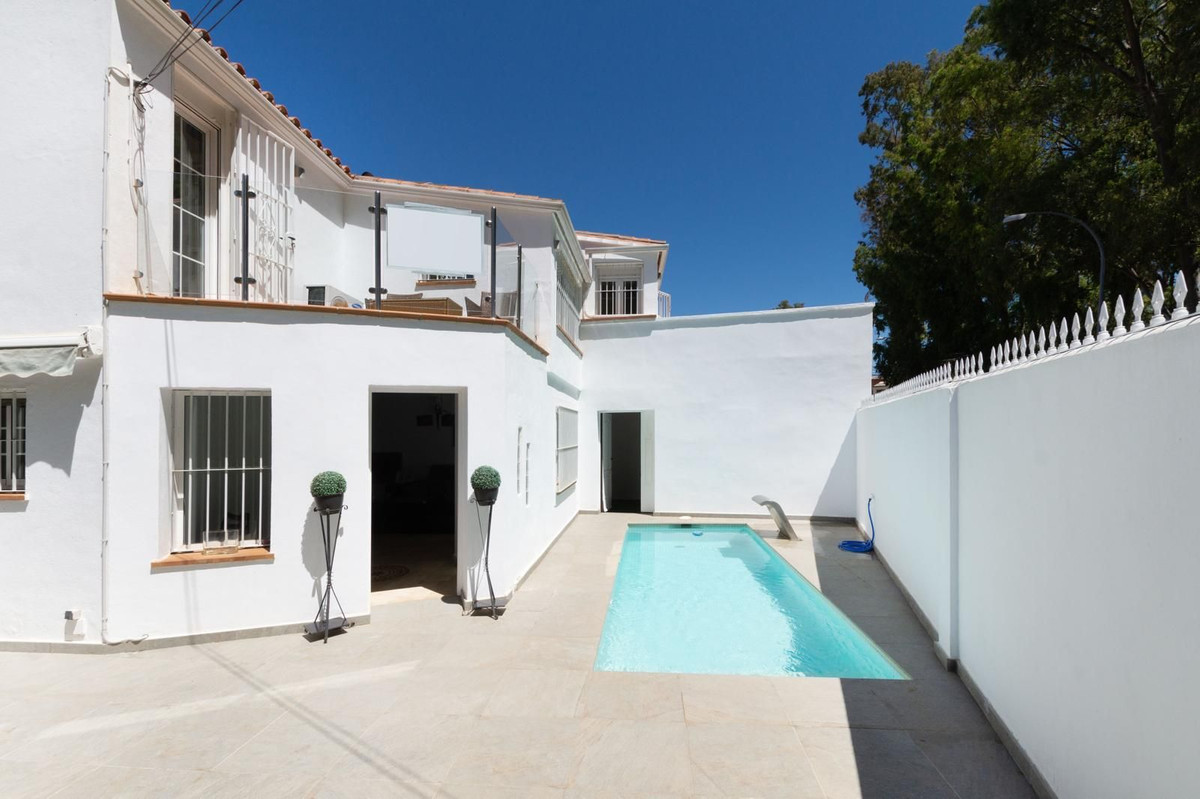 4 Bedroom Villa in San Pedro de Alcántara - Photo 5