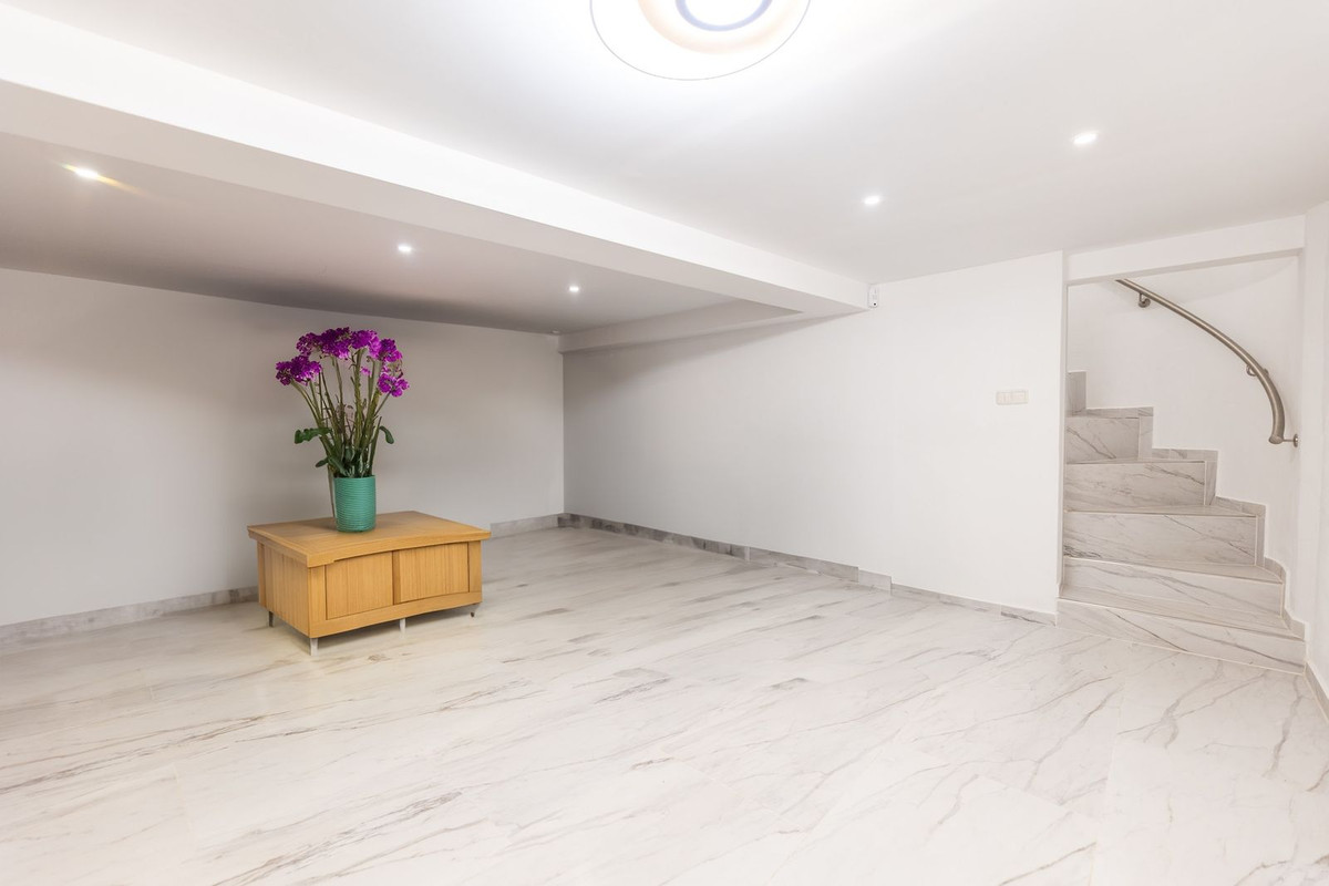 4 Bedroom Townhouse in Marbella - Photo 16