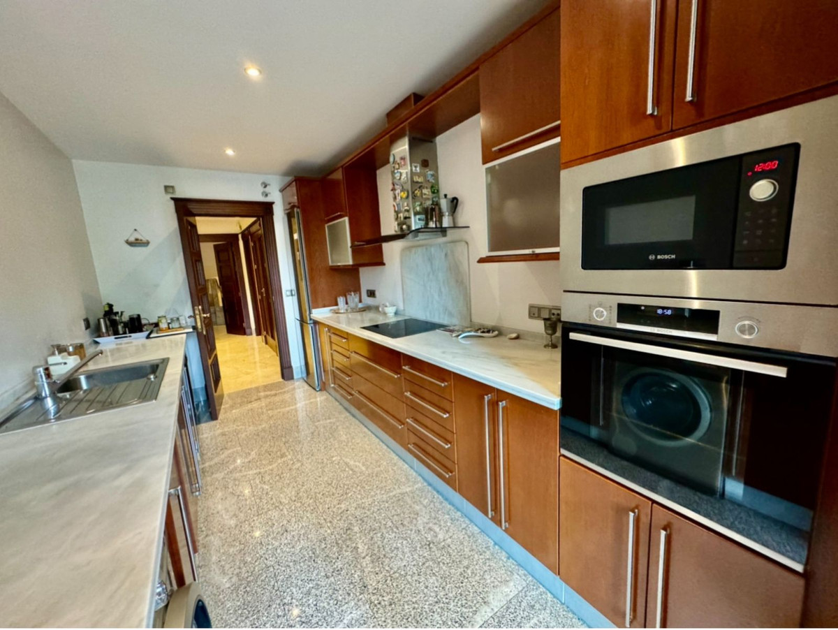 3 Bedroom Apartment in San Pedro de Alcántara - Photo 18