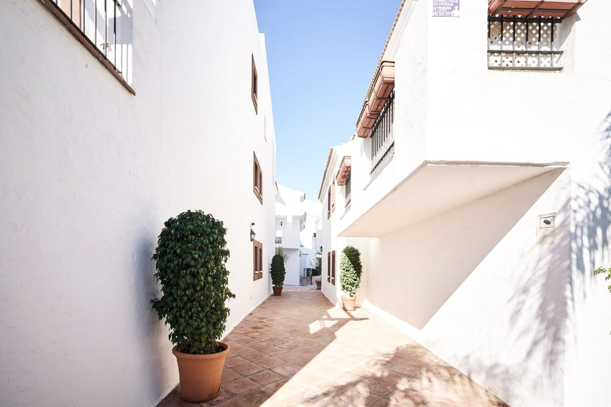 3 Bedroom Apartment in San Pedro de Alcántara - Photo 16