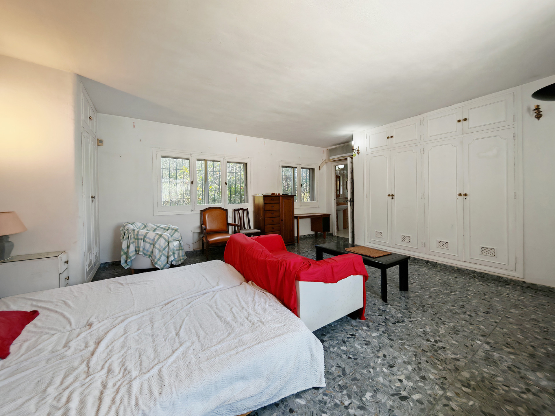 5 Bedroom Villa in Marbella - Photo 8