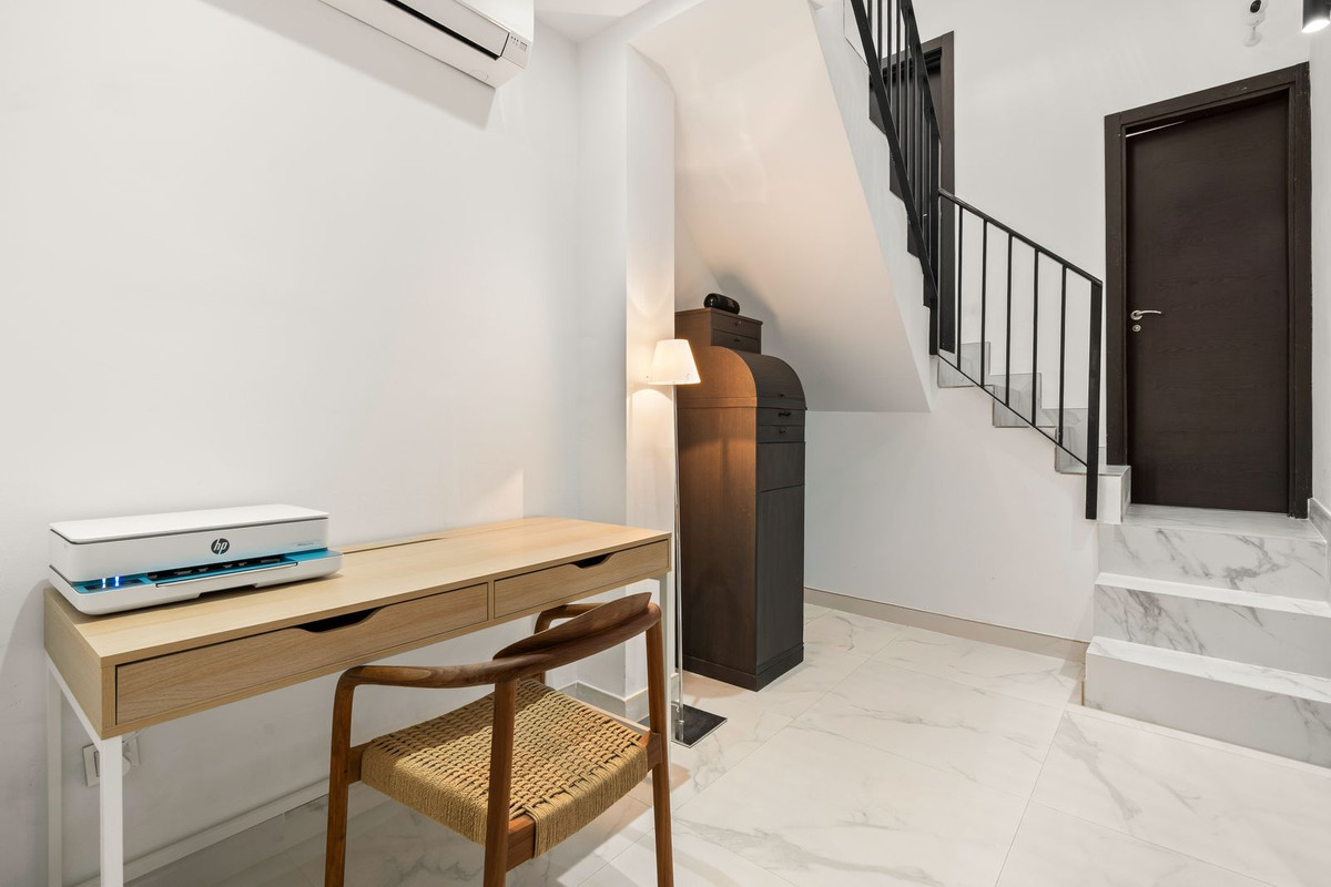 1 Bedroom Townhouse in Estepona - Photo 7