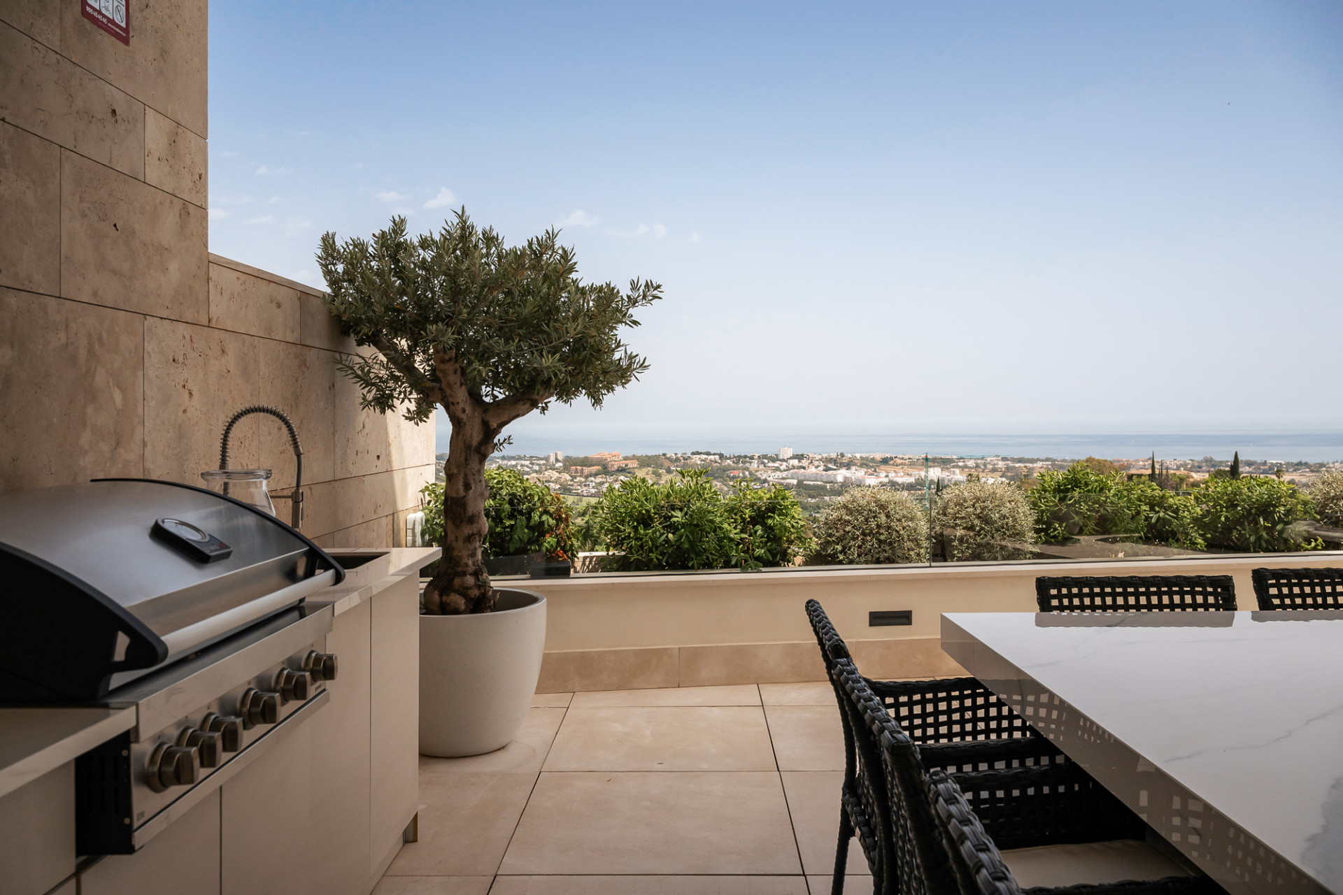 3 Bedroom Apartment in Benahavís - Photo 18