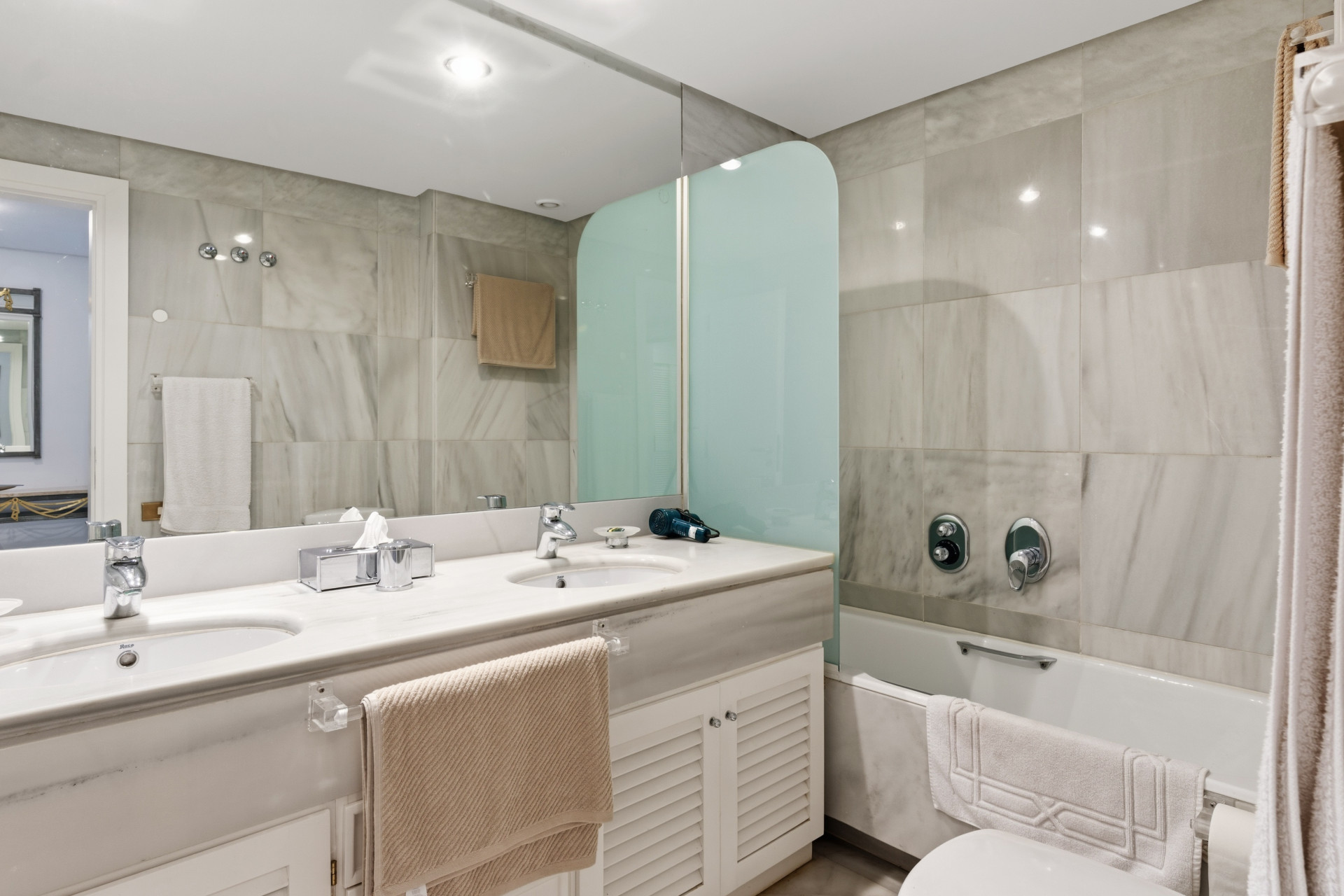 3 Bedroom Apartment in Marbella - Photo 15