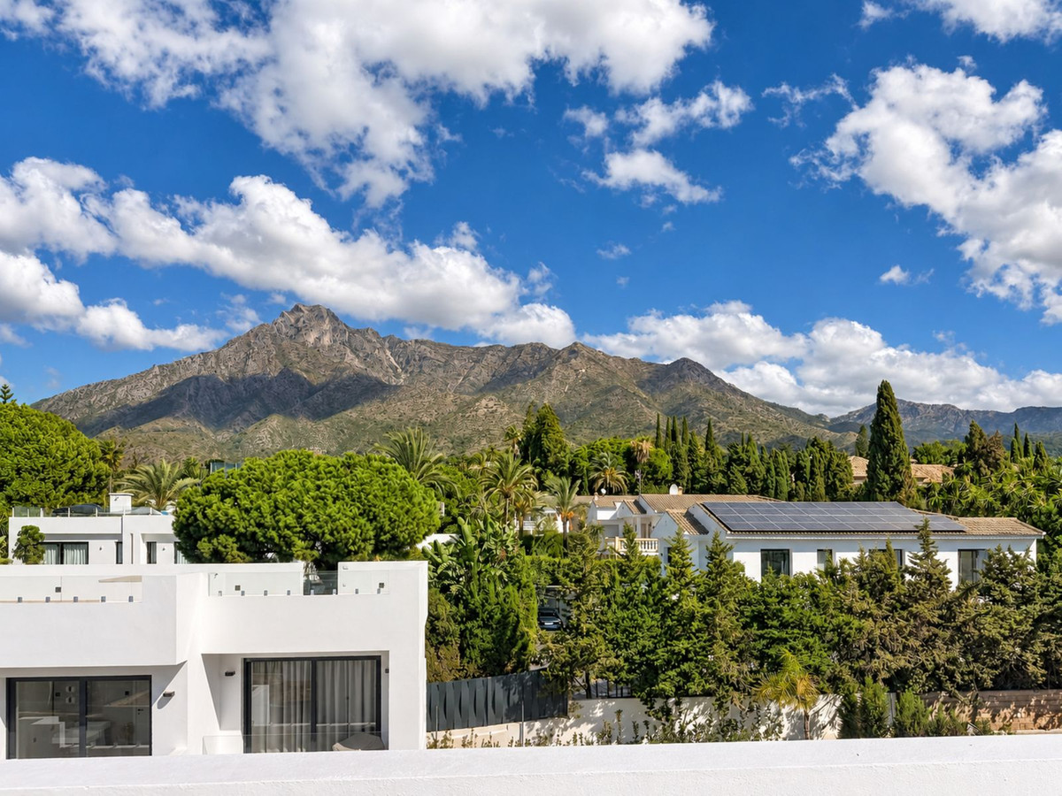 5 Bedroom Villa in Marbella - Photo 27