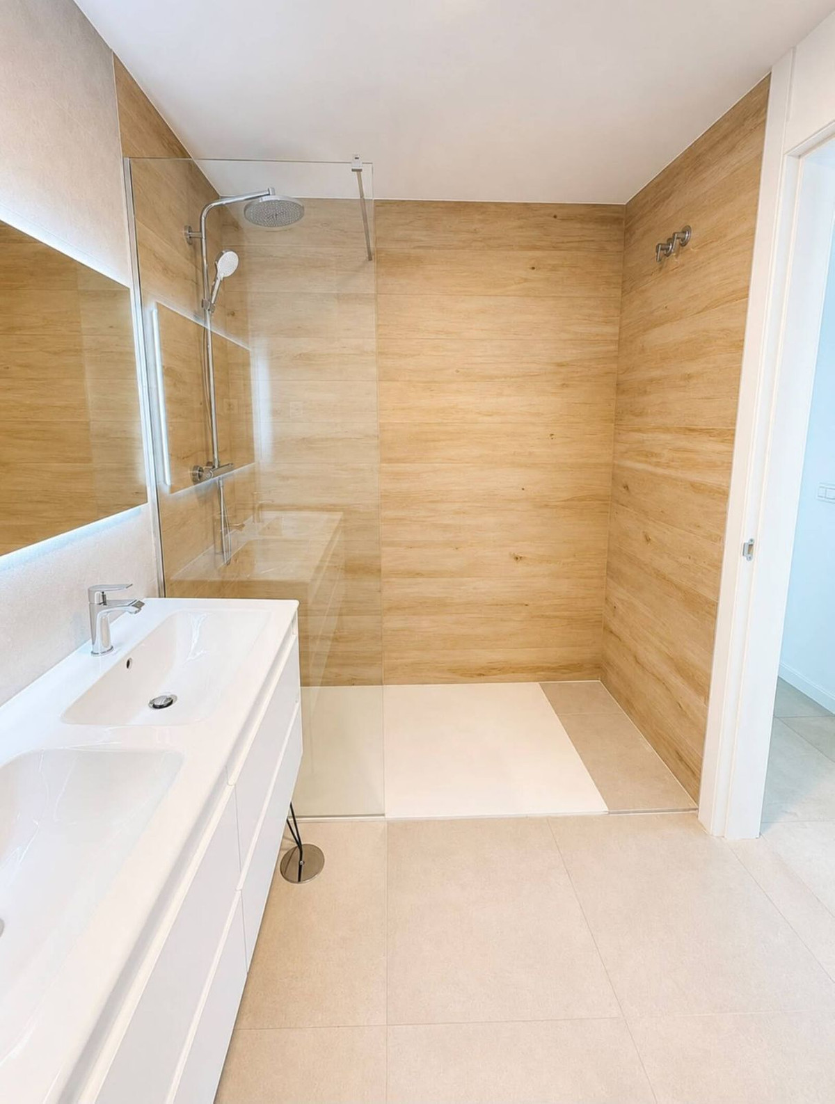 2 Bedroom Apartment in Torremolinos - Photo 25