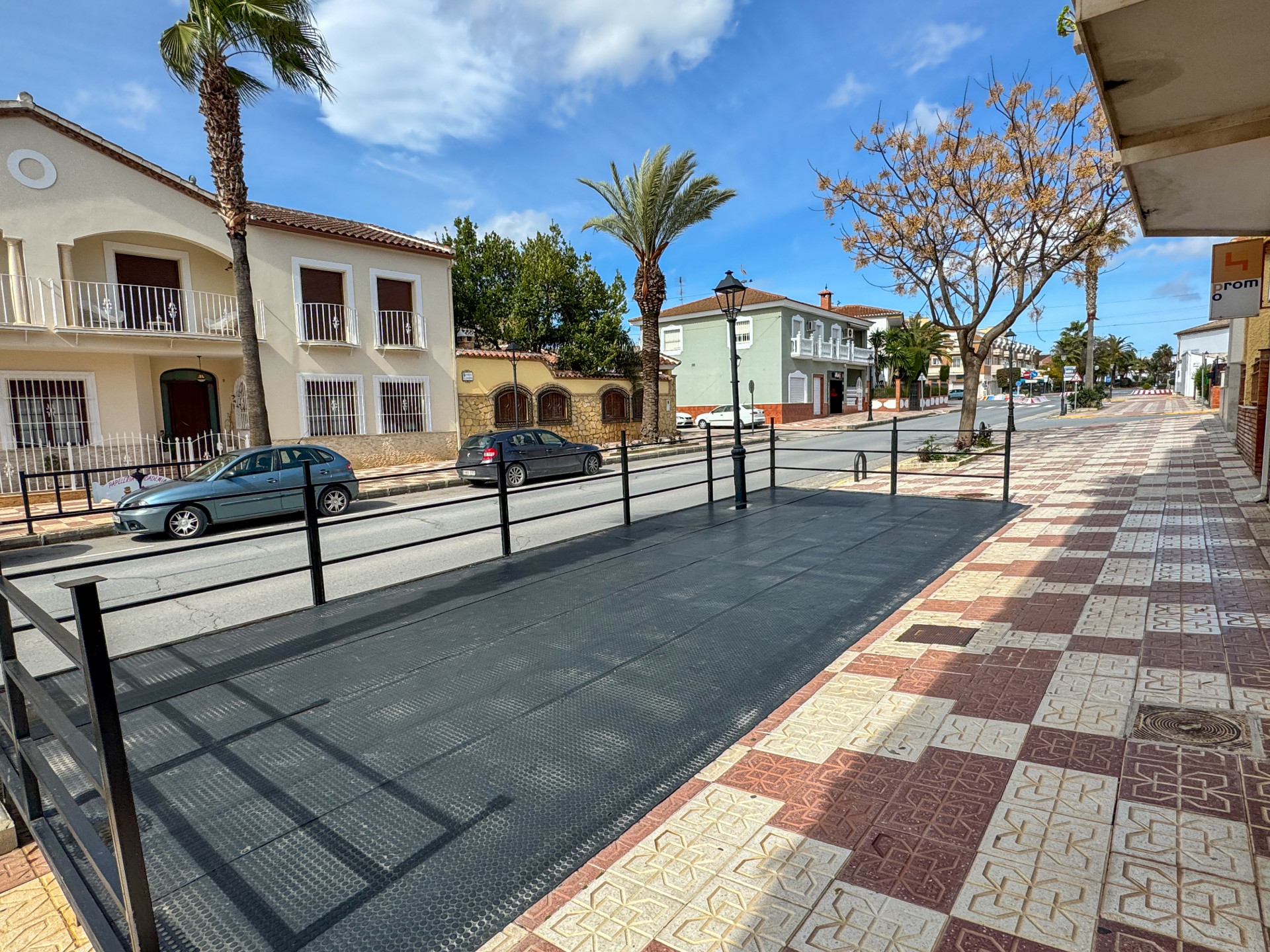 Local con piscina en Málaga – Foto 2