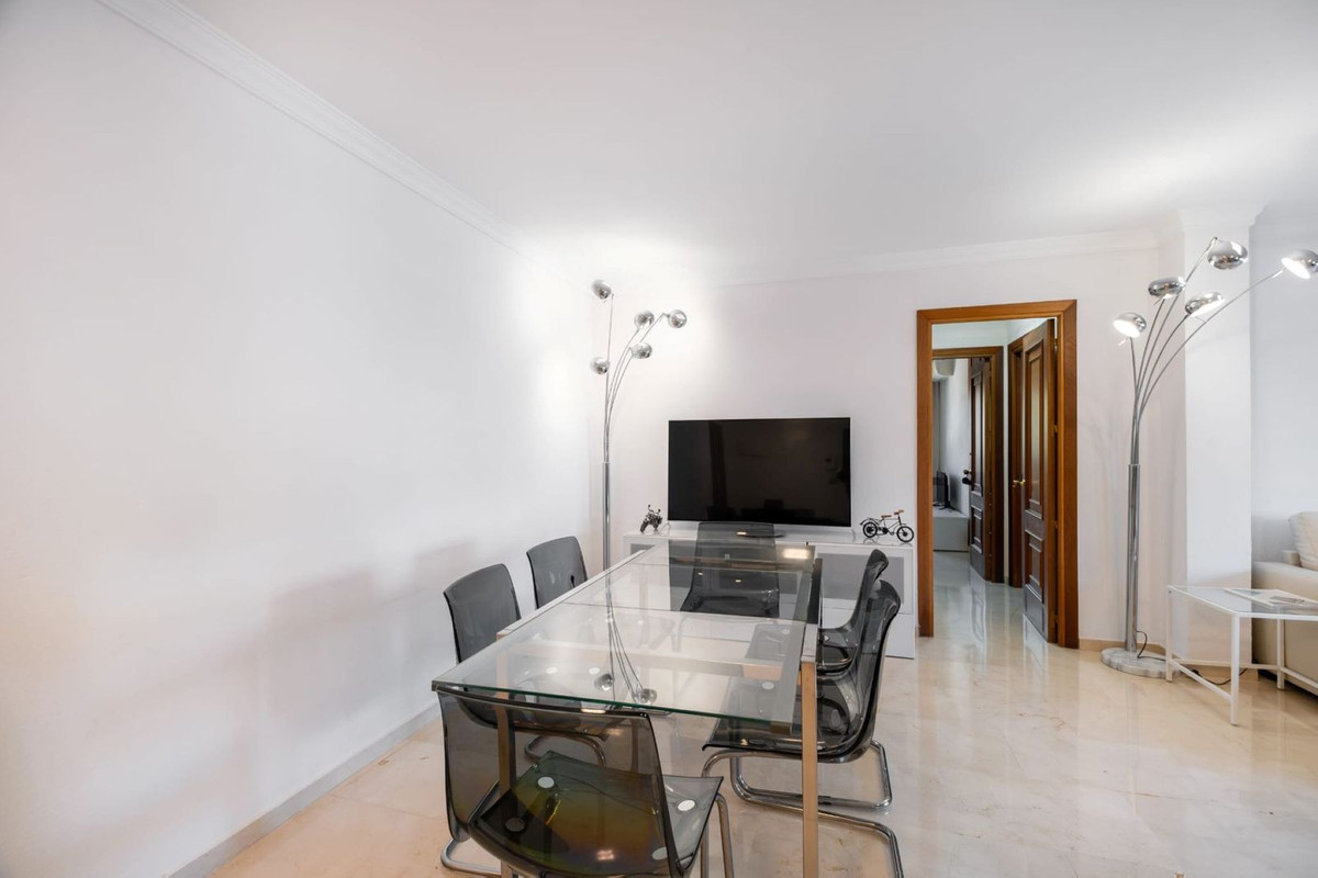 2 Bedroom Apartment in Marbella - Photo 22