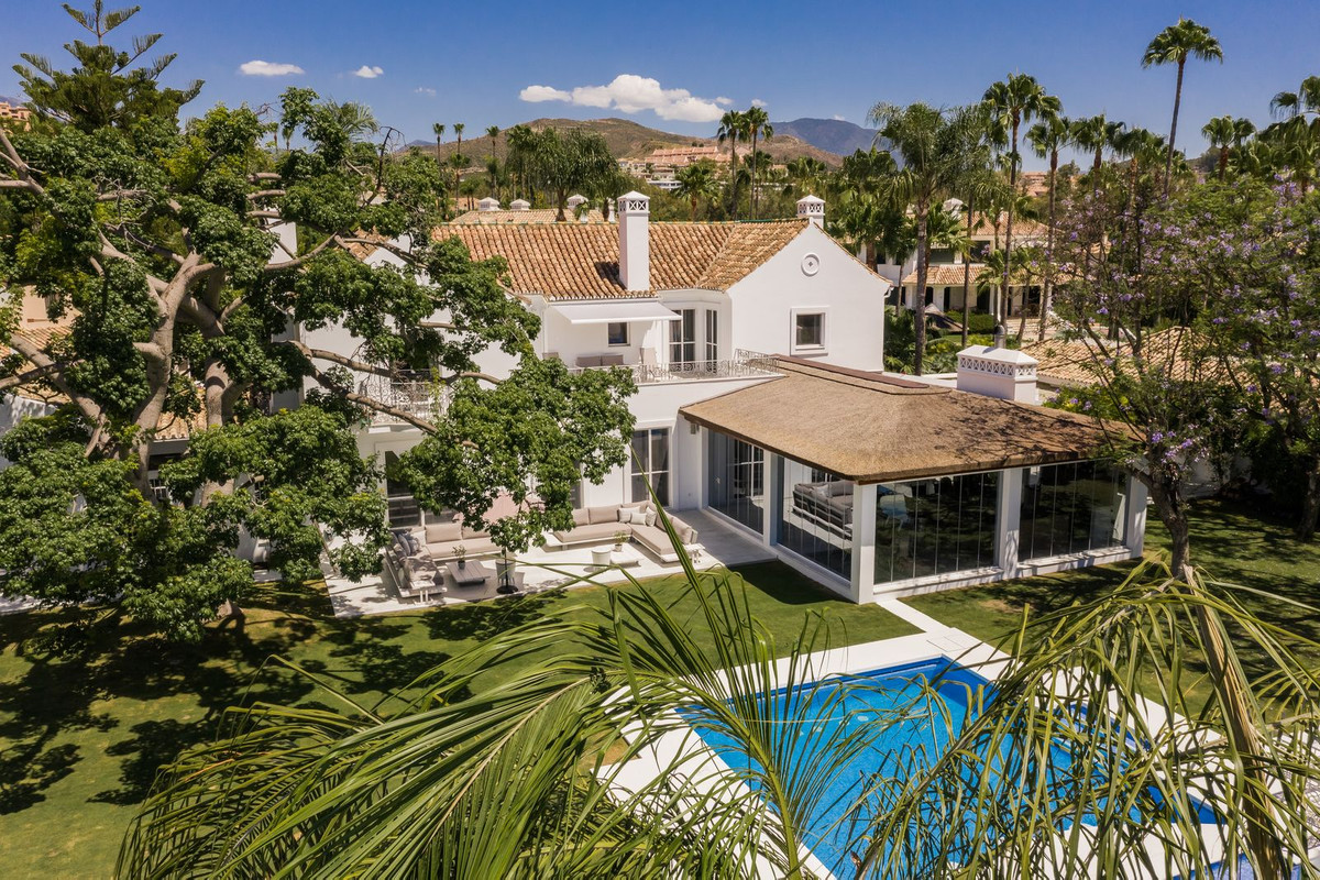 6 Bedroom Villa in Marbella - Photo 16