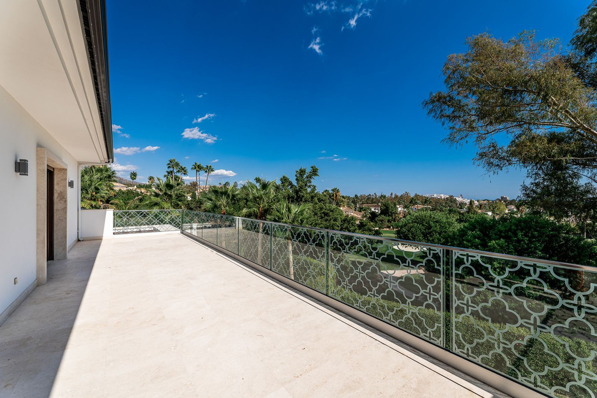 5 Bedroom Villa in Marbella - Photo 13