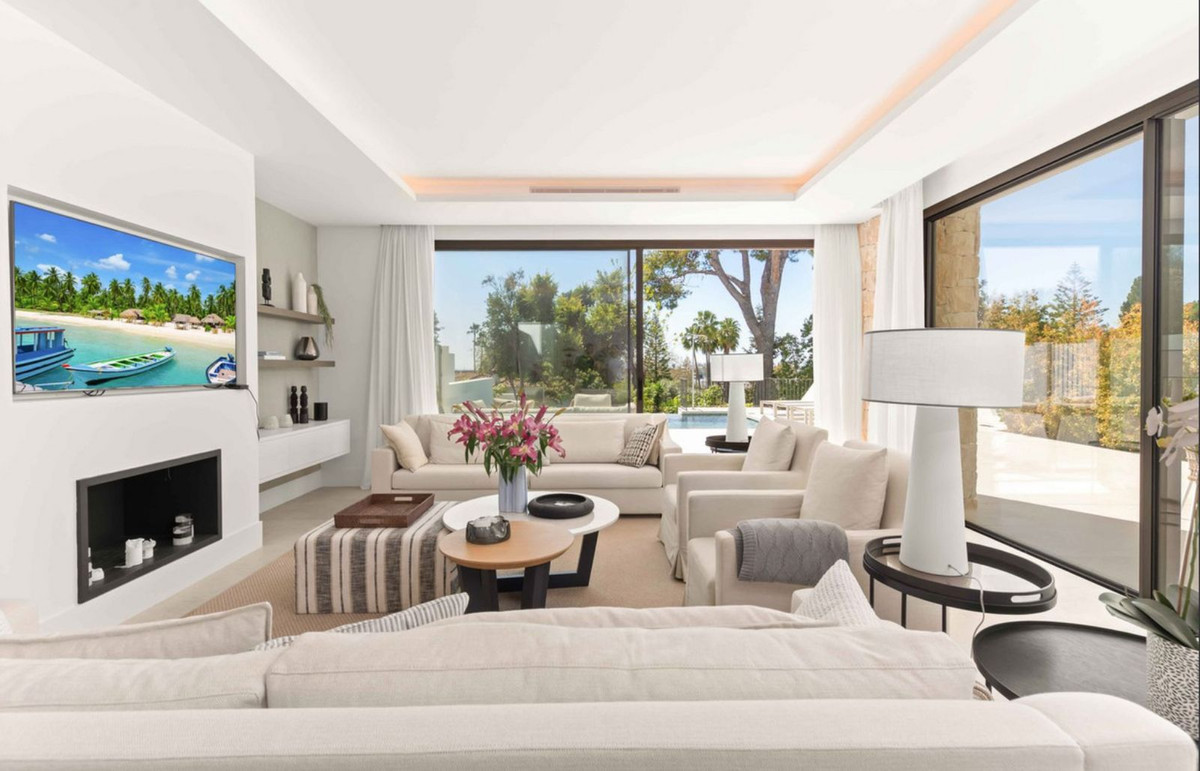 5 Bedroom Townhouse in San Pedro de Alcántara - Photo 7