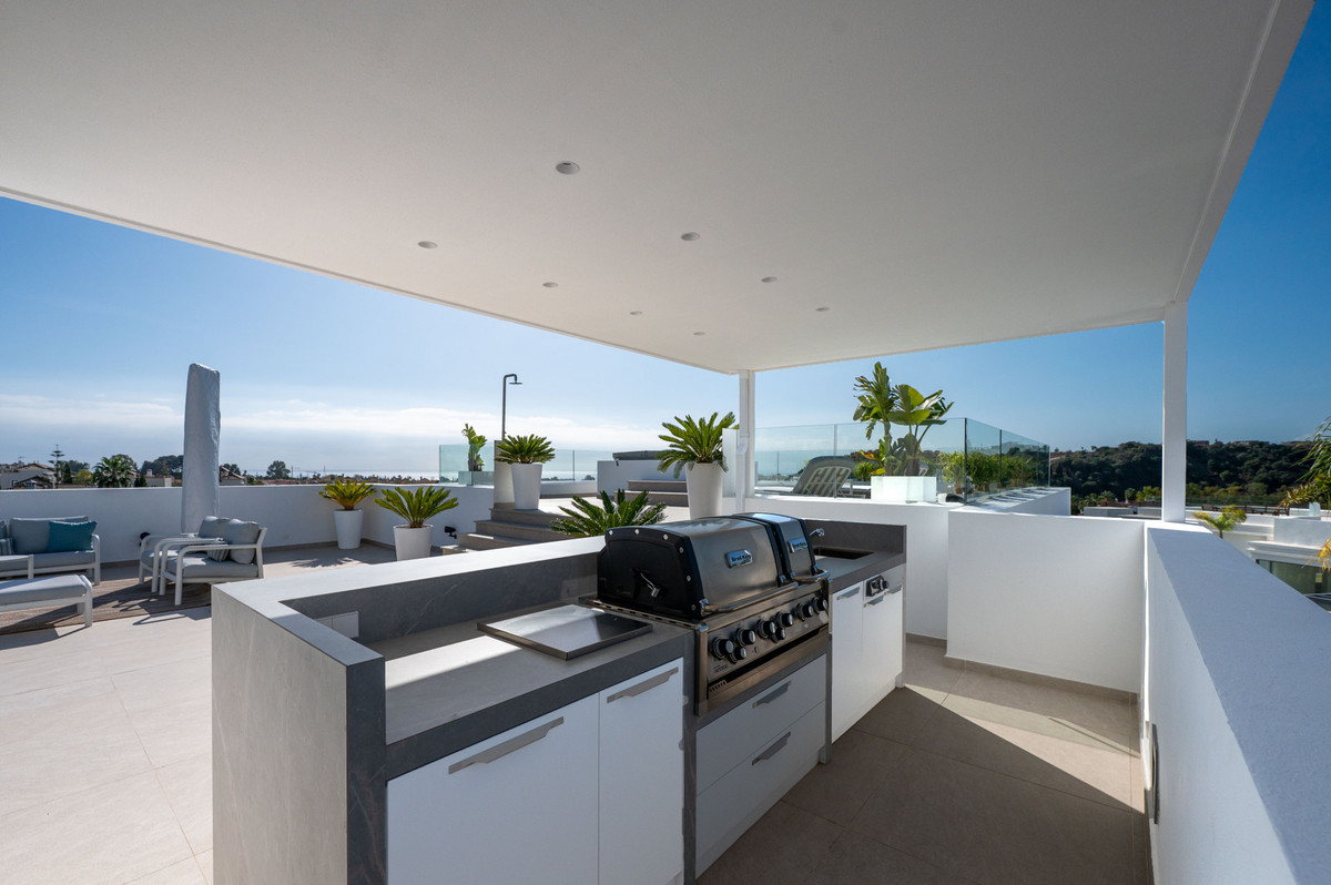 6 Bedroom Villa in Estepona - Photo 38