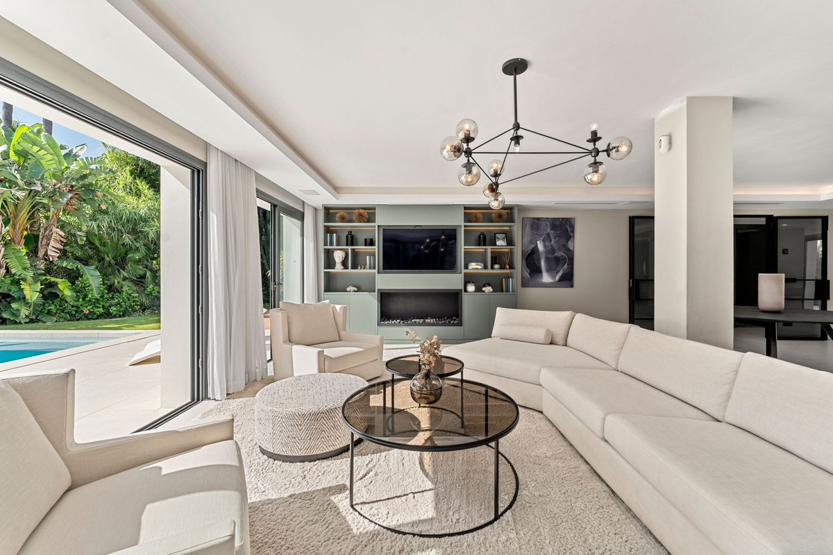 4 Bedroom Villa in Marbella - Photo 19