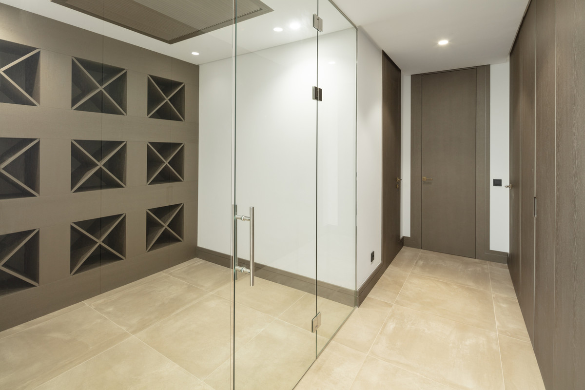 5 Bedroom Villa in Marbella - Photo 23