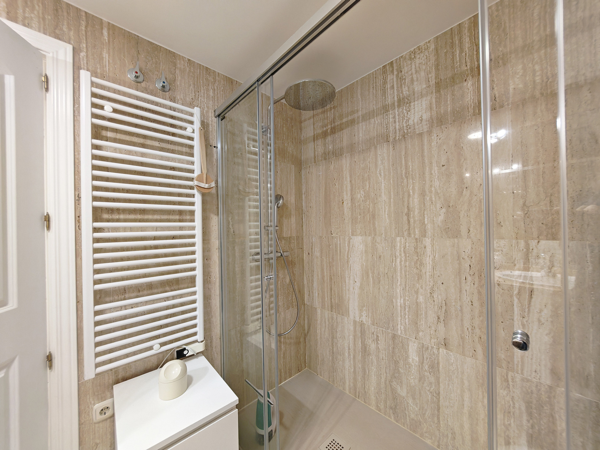 2 Bedroom Apartment in Marbella - Photo 14