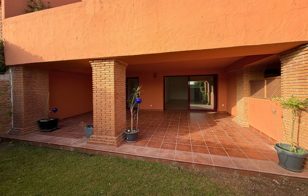 2 Bedroom Apartment in Casares - Photo 8