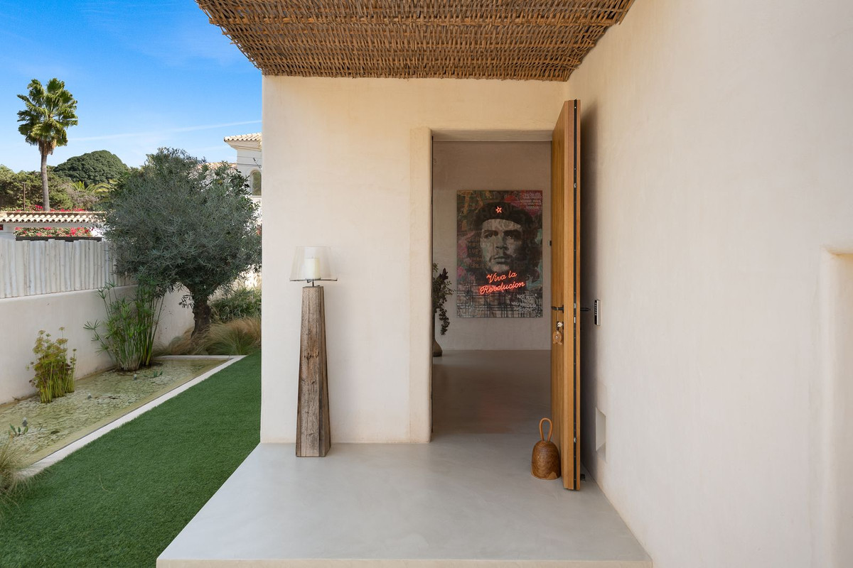 4 Bedroom Villa in Marbella - Photo 15