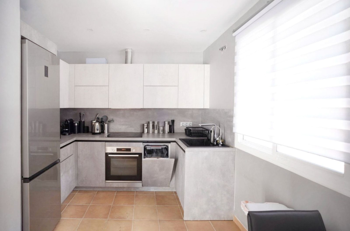 2 Bedroom Townhouse in Marbella - Photo 6