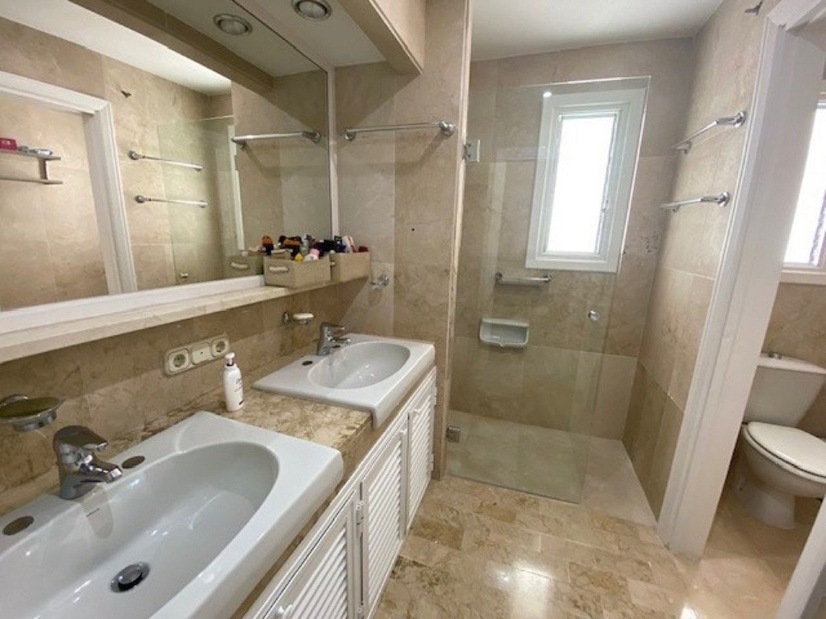 7 Bedroom Villa in Marbella - Photo 14