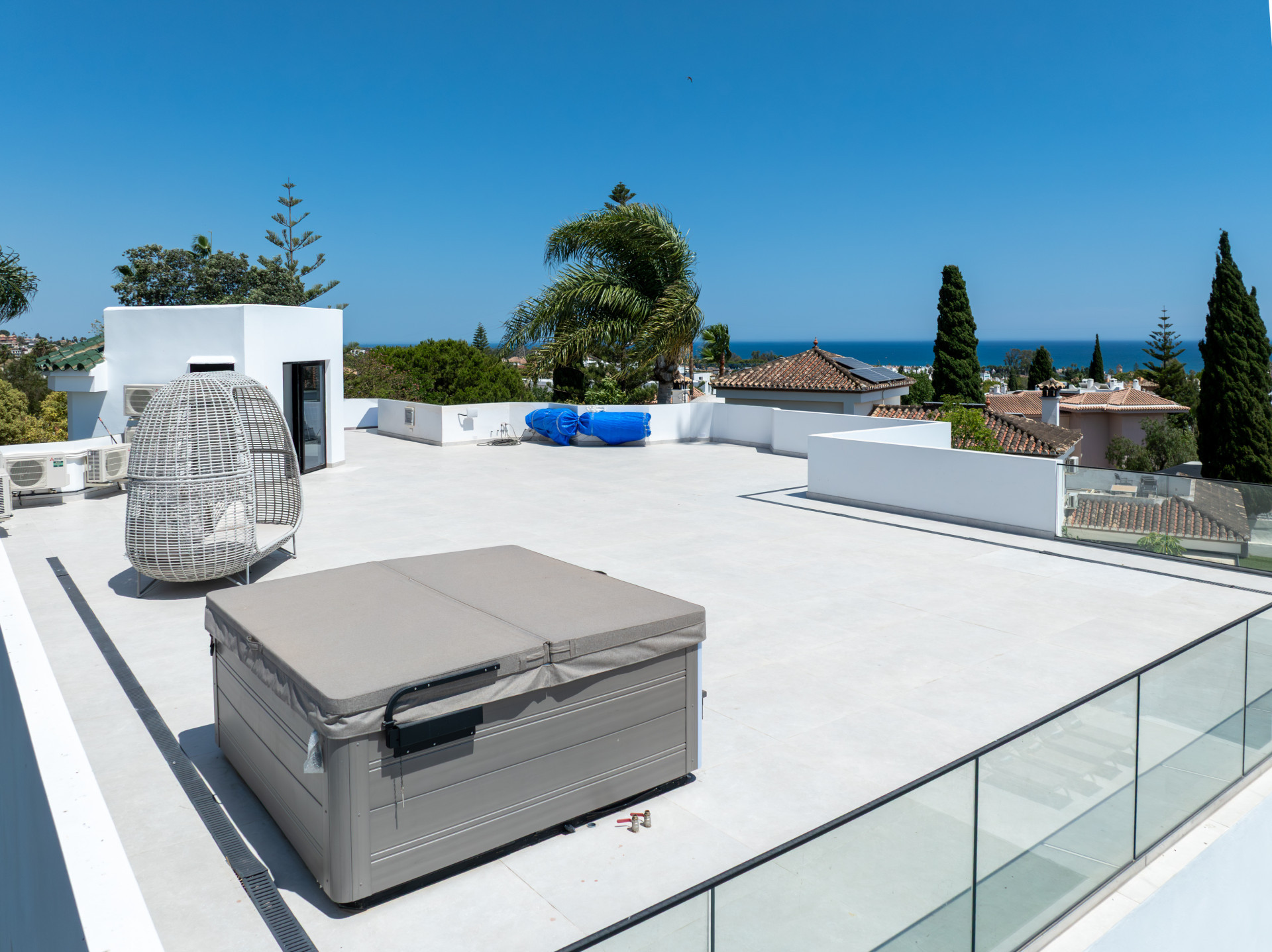 6 Bedroom Villa in Estepona - Photo 42