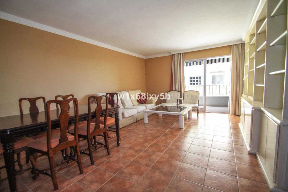 3 Bedroom Apartment in Marbella - Photo 4