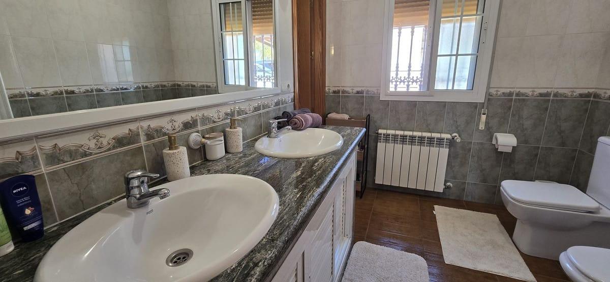 5 Bedroom Villa in Coín - Photo 17