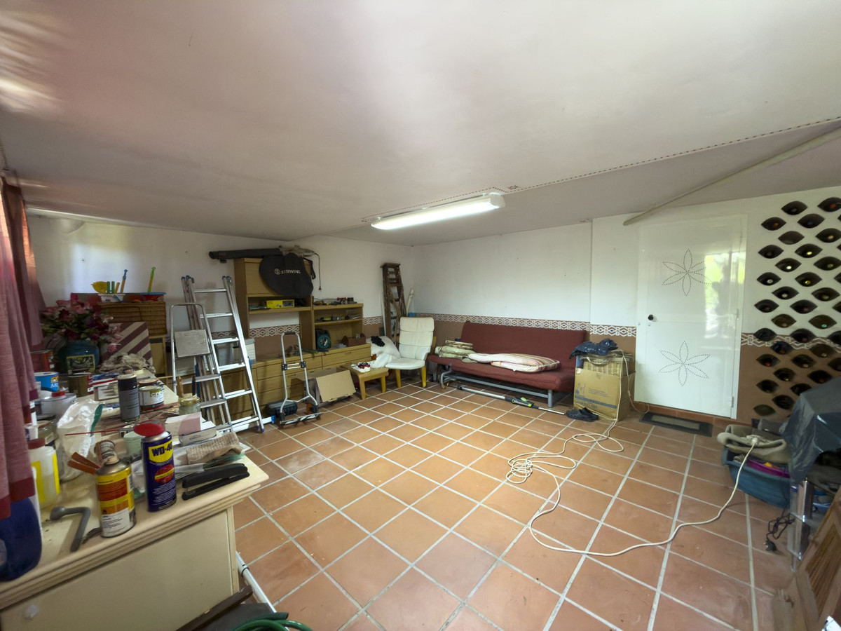 4 Bedroom Villa in Coín - Photo 40