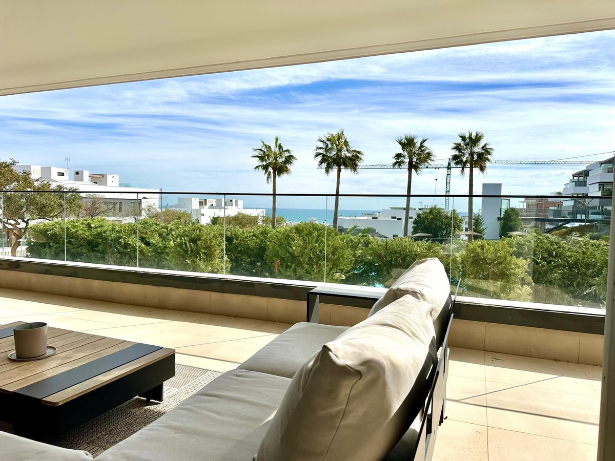 4 Bedroom Apartment in Estepona - Photo 14