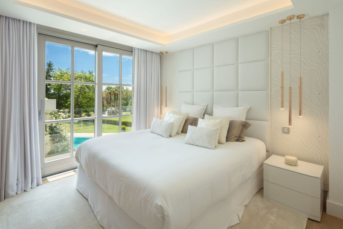 6 Bedroom Villa in Marbella - Photo 19