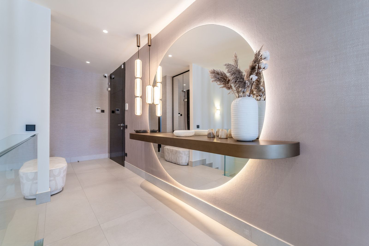 4 Bedroom Apartment in Marbella - Photo 6