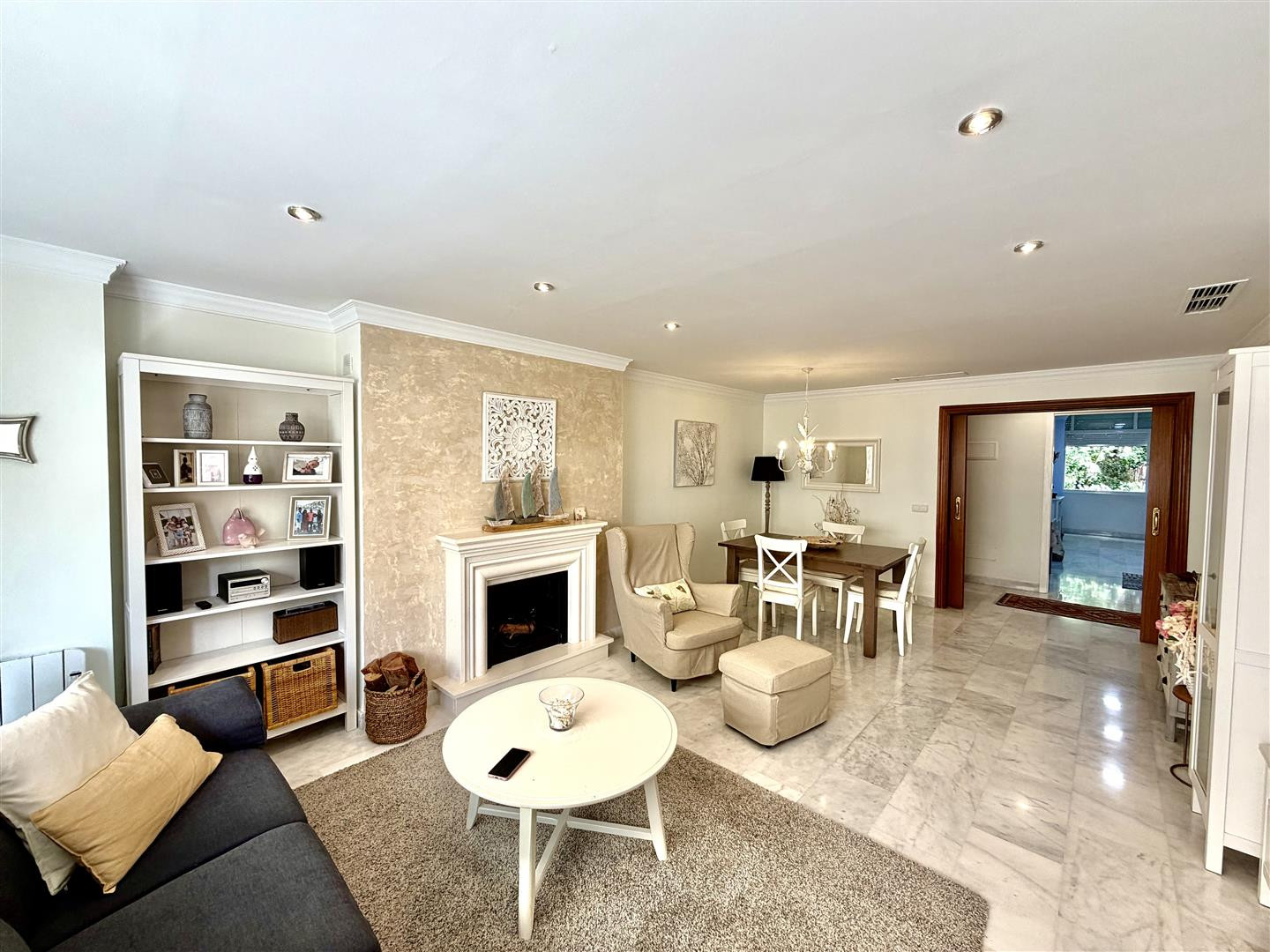 2 Bedroom Apartment in Marbella - Photo 6