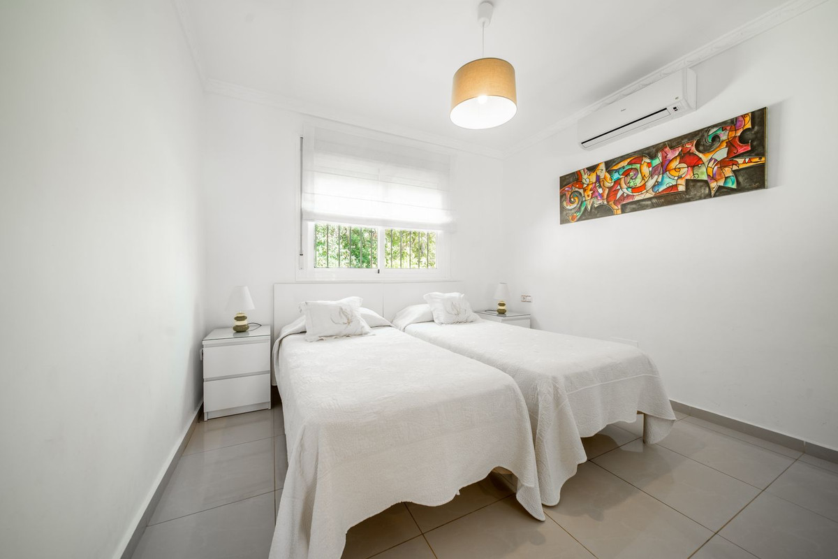 4 Bedroom Villa in Fuengirola - Photo 19