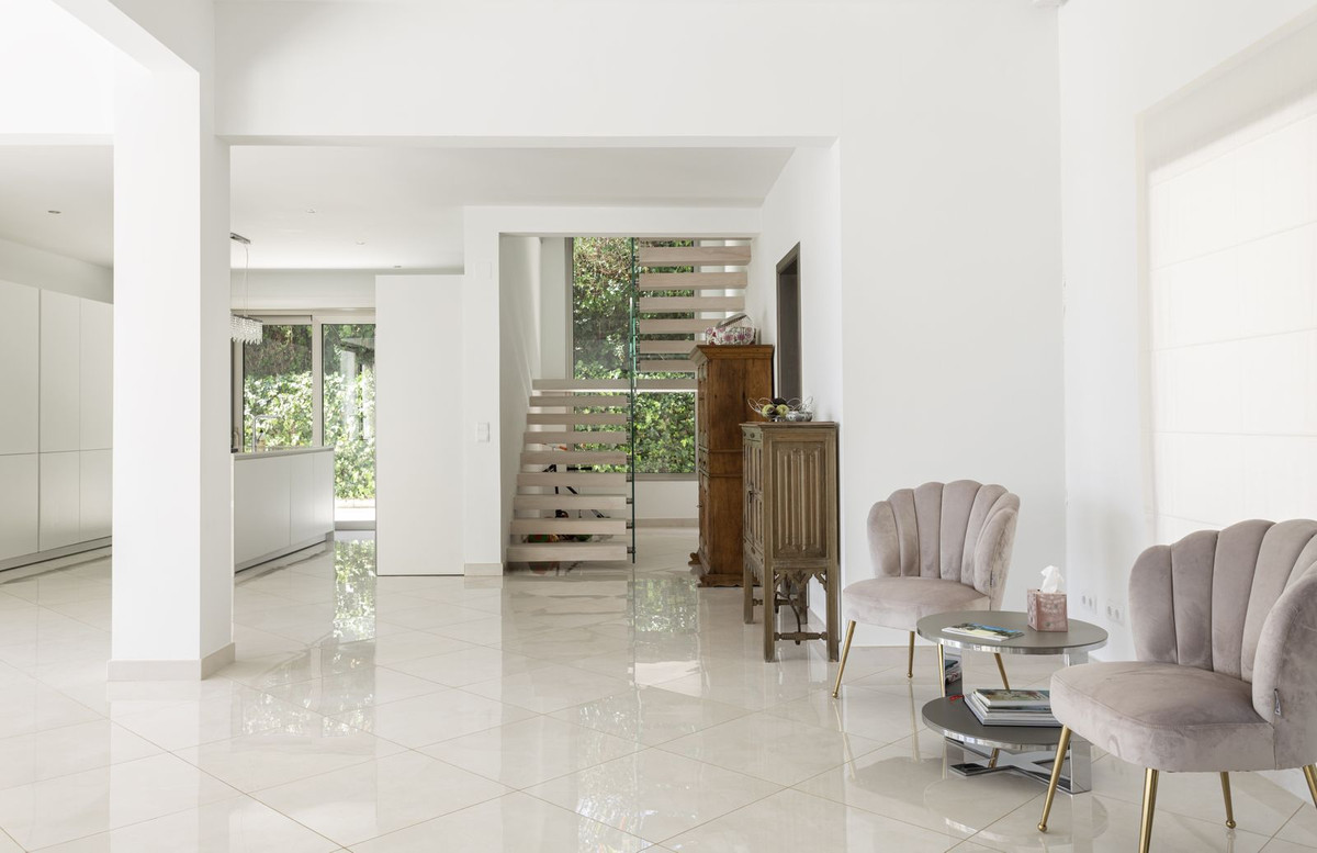 5 Bedroom Villa in San Roque - Photo 16