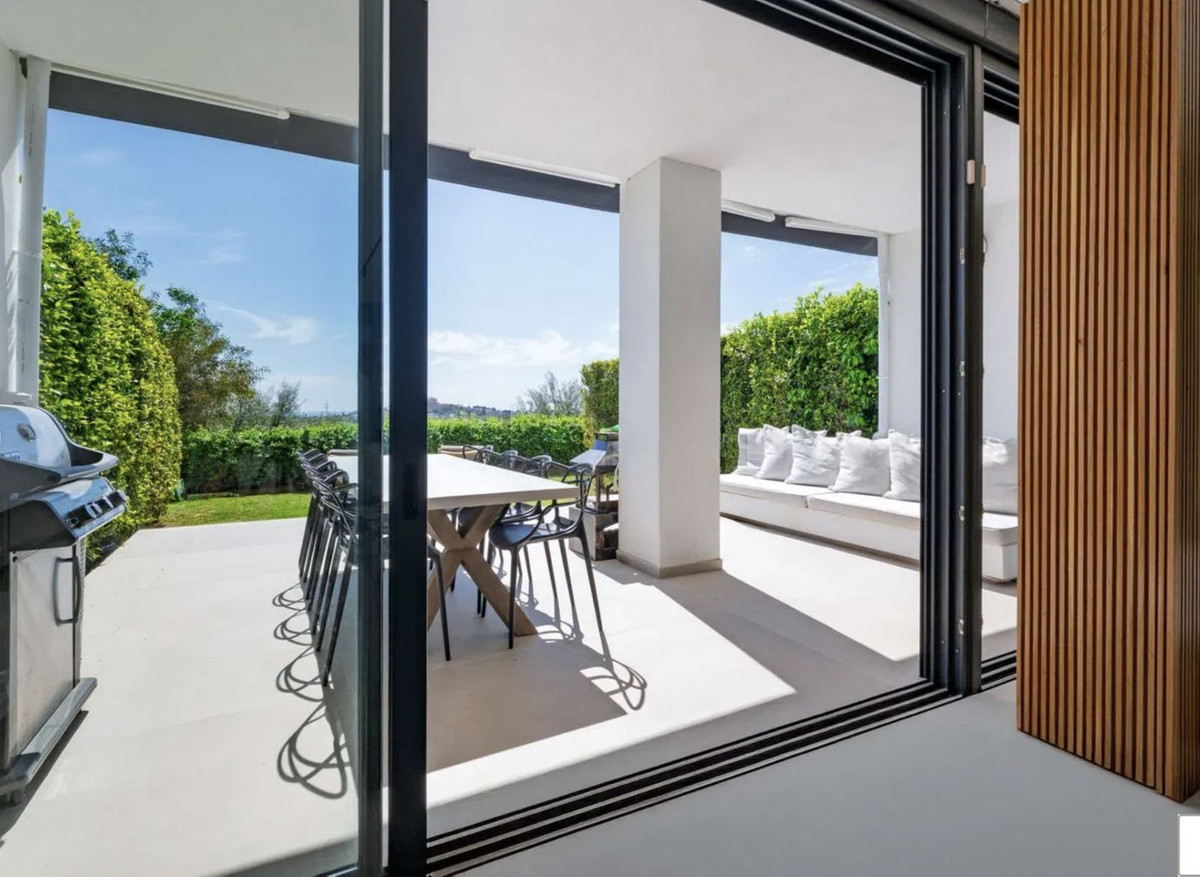 4 Bedroom Townhouse in Benahavís - Photo 5