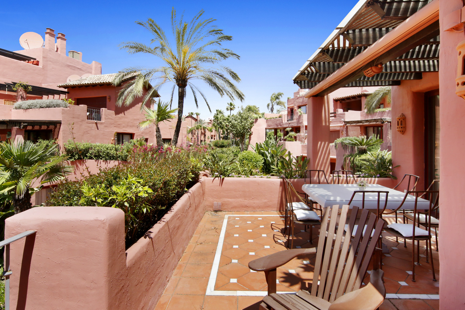 3 Bedroom Penthouse in Estepona - Photo 2