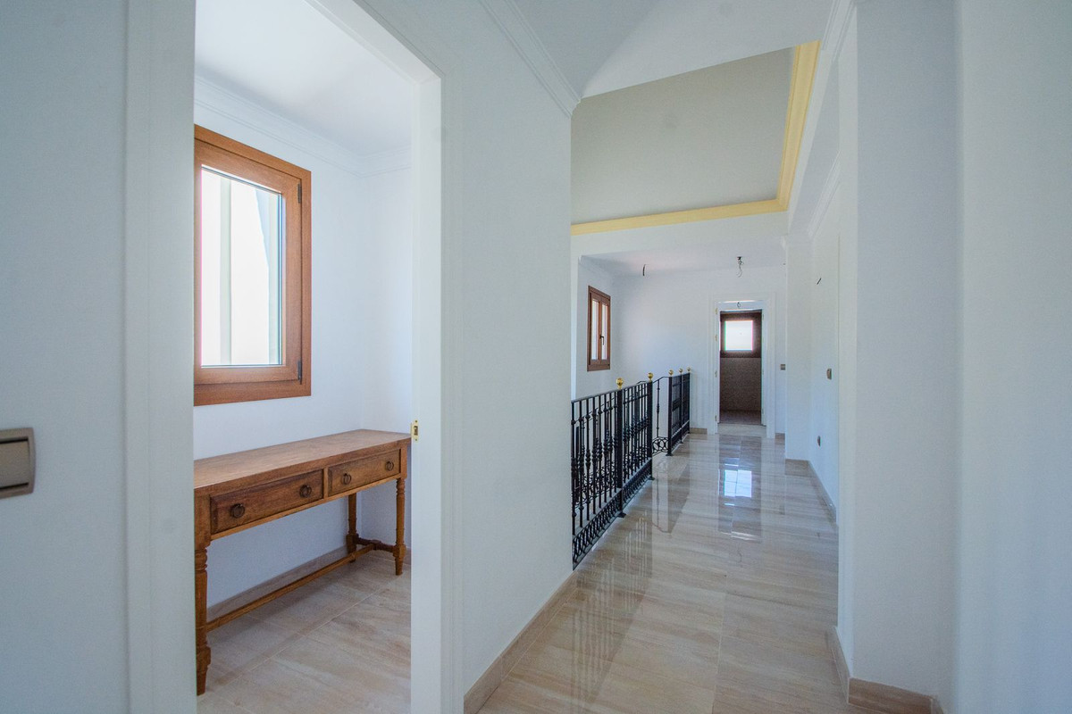 5 Bedroom Villa in Mijas - Photo 30