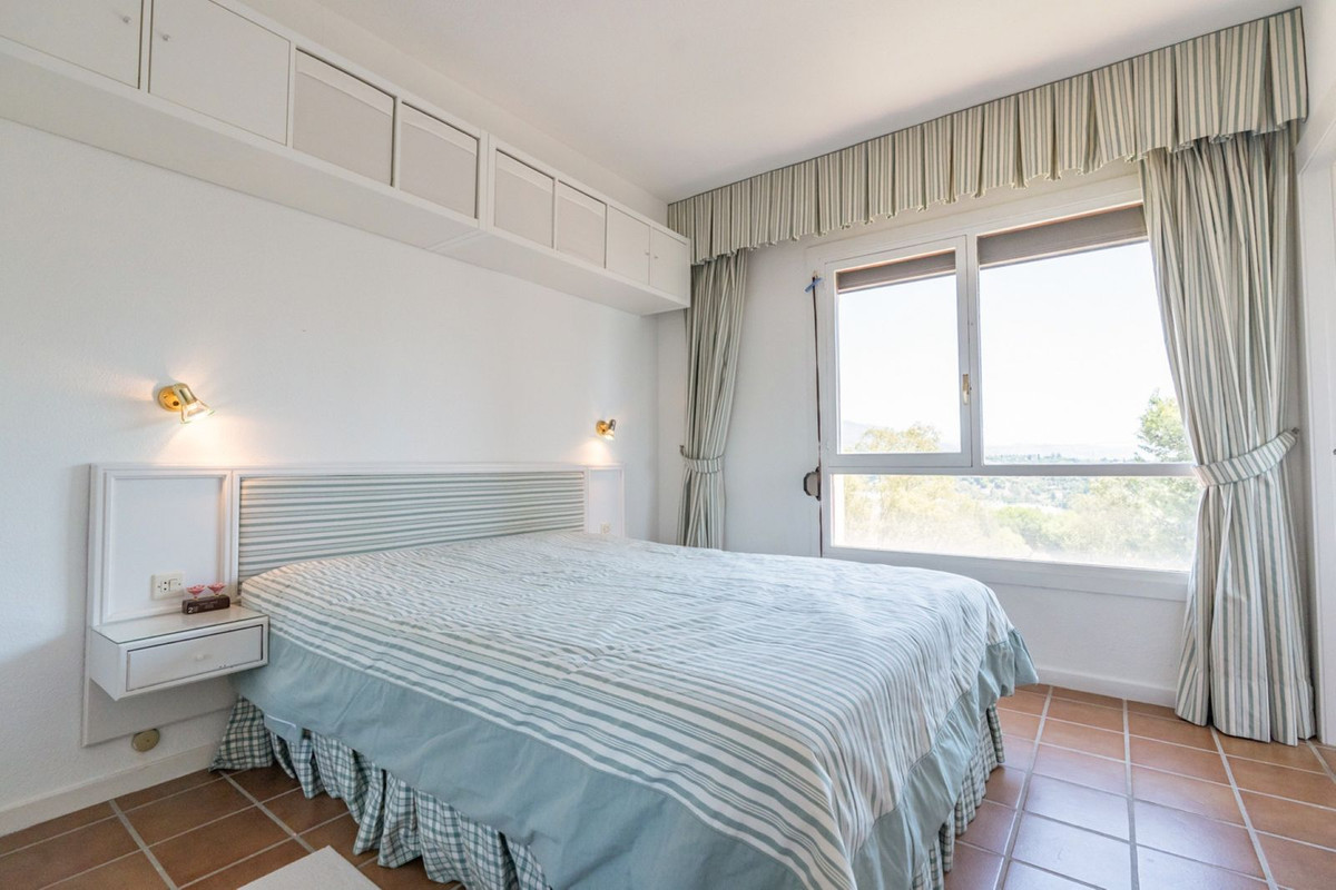 2 Bedroom Apartment in Marbella - Photo 9