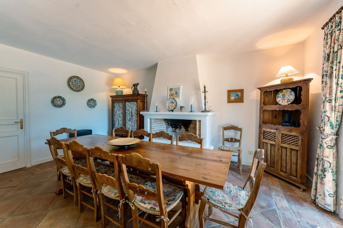 8 Bedroom Country house in Estepona - Фото 24
